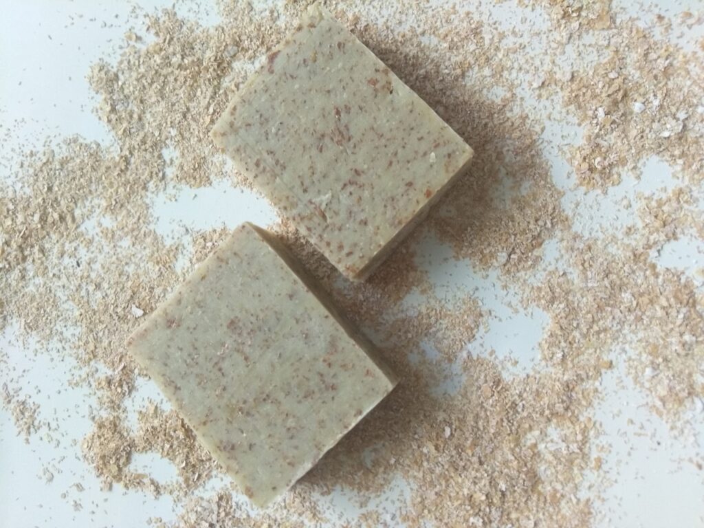 スクラブとピーリングの違いについて詳しく解説しますか？