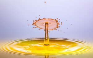 毛穴のたるみを改善する美容液の成分は何ですか？